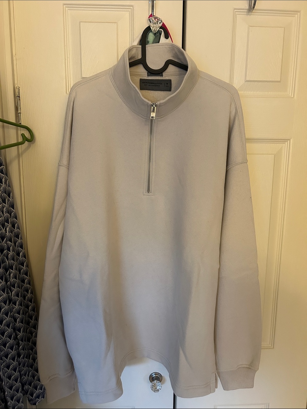 Abercrombie & Fitch Men's Light Gray Quarter-Zip Sweater